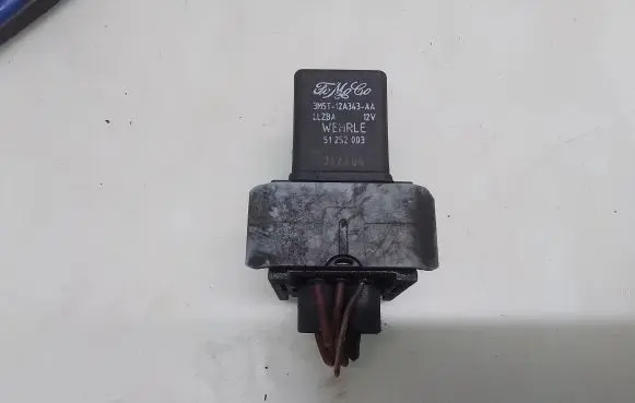 Volvo V50 Glow plug pre-heat relay 51252003