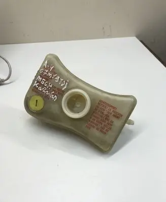 Audi A4 S4 B7 8E 8H Brake fluid reservoir 