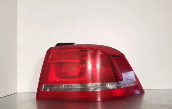 Volkswagen PASSAT B7 Rear/tail lights 90004826