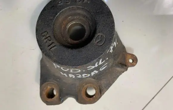 Mazda 6 Engine mounting bracket
