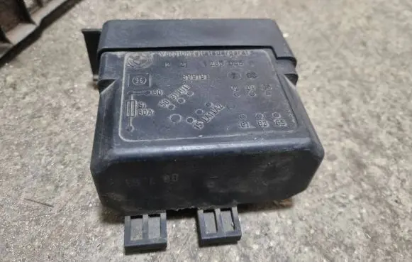 Glow plug pre-heat relay