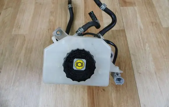 Lexus NX Power steering fluid tank/reservoir 4722078010