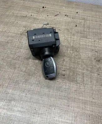 Mercedes-Benz CLS C219 Ignition lock A2115453108 33002265