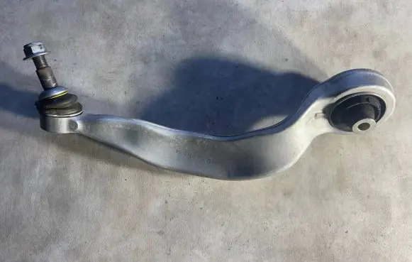 BMW 8 G14 Front lower control arm/wishbone 6886912