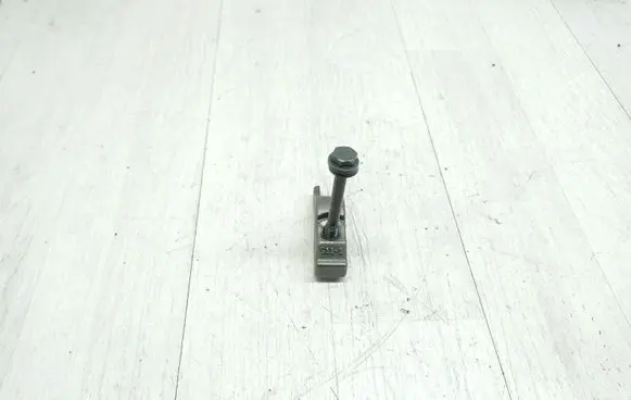 Opel Astra J Fuel Injector clamp holder 