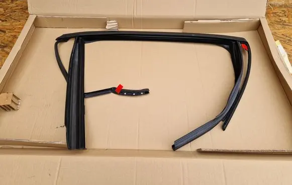 BMW 7 G70 Rubber seal rear door 9447426