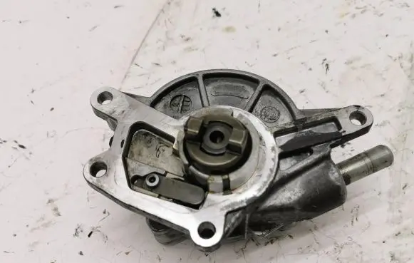 Mercedes-Benz E W212 Vacuum pump