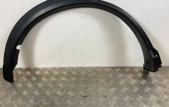 Rear fender molding trim