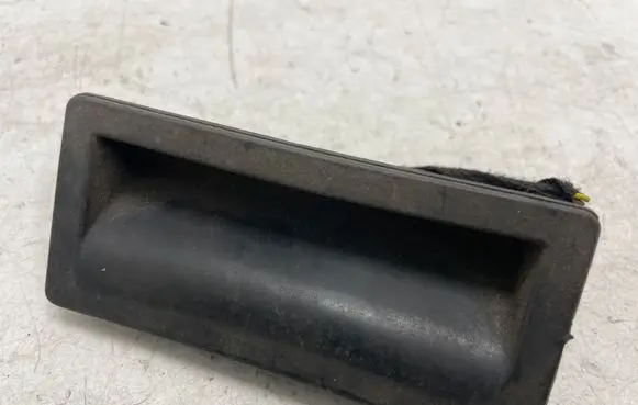 Tailgate opening switch
