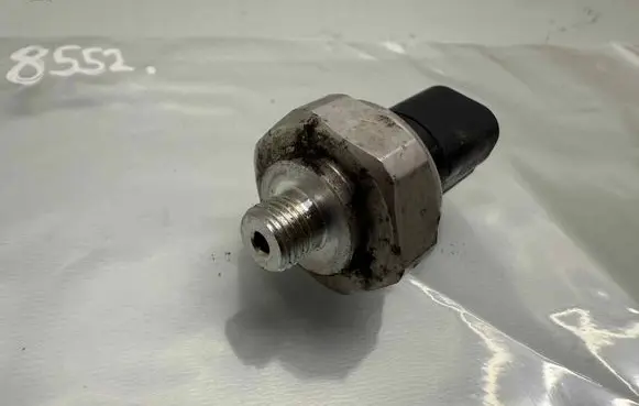 Mercedes-Benz E W212 Air conditioning (A/C) pressure sensor 2110000283
