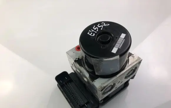 Volvo V70 ABS Pump 31329139
