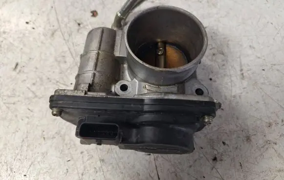 Nissan Juke I F15 Throttle body valve 526-01