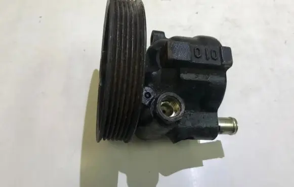 Renault Laguna I Power steering pump 7700823737 7700826568a