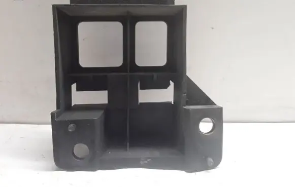 Mercedes-Benz Sprinter W901 W902 W903 W904 Front bumper mounting bracket A9068850263