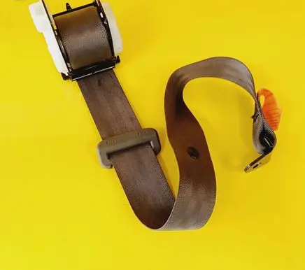Rear seatbelt
