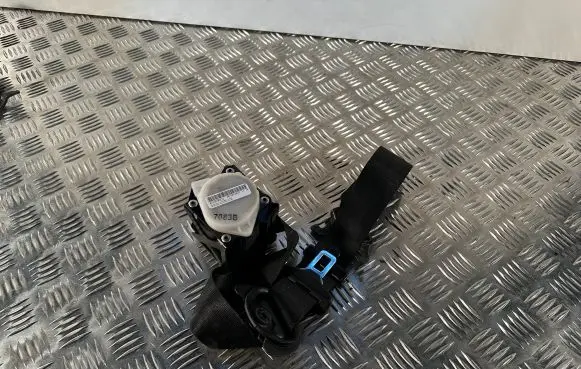 BMW X3 F25 Front seatbelt S1725843104 12B3041P0193 0713F9P21U