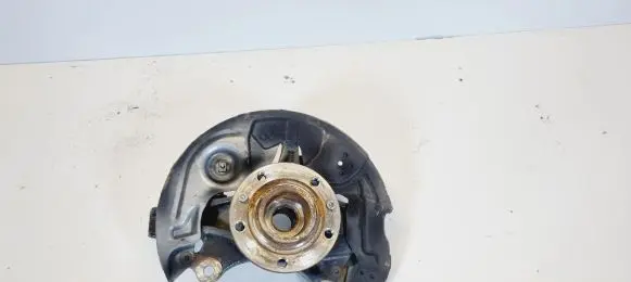 Peugeot 5008 II Front wheel hub 1647857480
