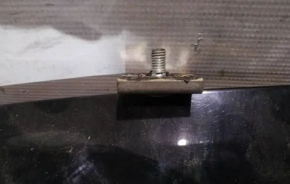 Tailgate/trunk/boot hinge