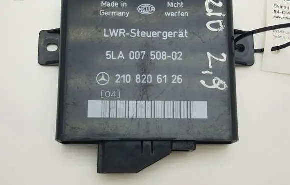 Mercedes-Benz E W210 Light module LCM 2108206126 5LA007508-02