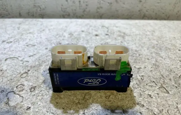 Coolant fan relay
