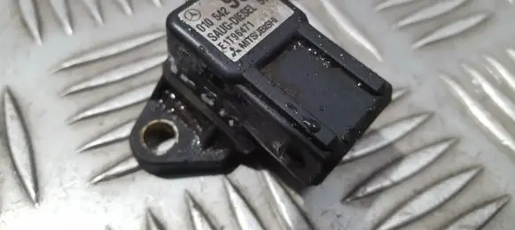 Mercedes-Benz C W202 Air pressure sensor 0105429917 E1T96471