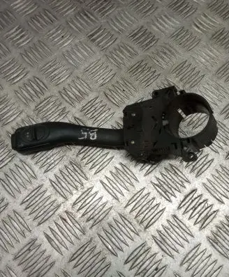 Volkswagen PASSAT B5 Indicator stalk 8L0953513