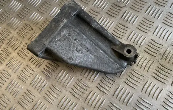 Mercedes-Benz E W211 Engine mounting bracket A6132230504