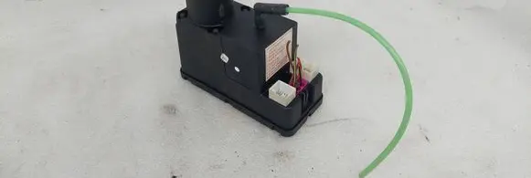 Audi A6 S6 C4 4A Central locking vacuum pump 4A0862257J