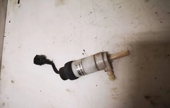 Renault Koleos I Headlight washer pump 16633100