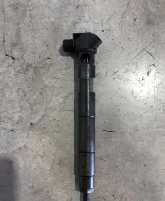 Mercedes-Benz CLA C117 X117 W117 Fuel injector A6510702387