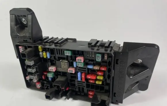 Ram 1500 Fuse module 68467641AA