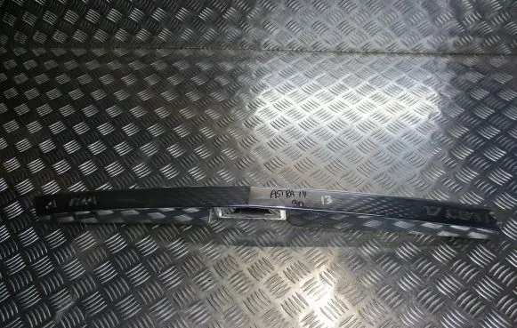 Opel Astra H Rear window tailgate spoiler 