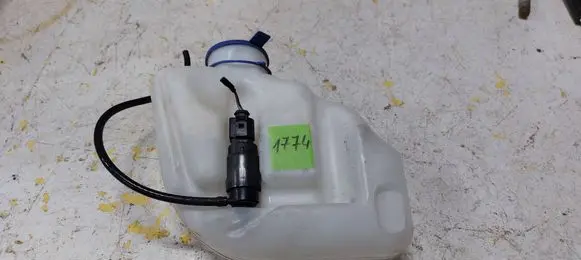 Mercedes-Benz Vito Viano W639 Windshield washer fluid reservoir/tank A6398690220
