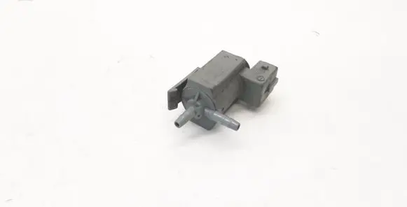BMW 3 E90 E91 Vacuum valve 70078400 7537612
