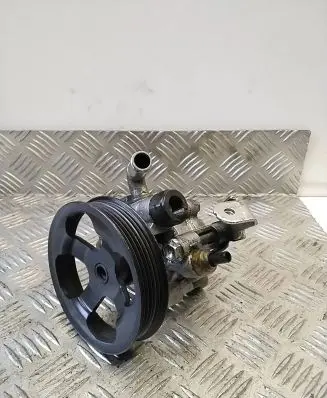 Toyota Corolla Verso AR10 Power steering pump