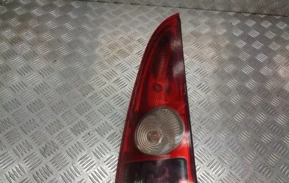 Renault Espace IV Rear/tail lights 8200027153
