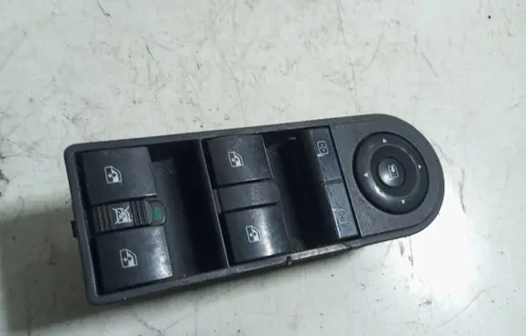 Opel Zafira B Electric window control switch 13228698