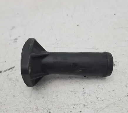 Volkswagen PASSAT B5 Engine coolant pipe/hose 038121121