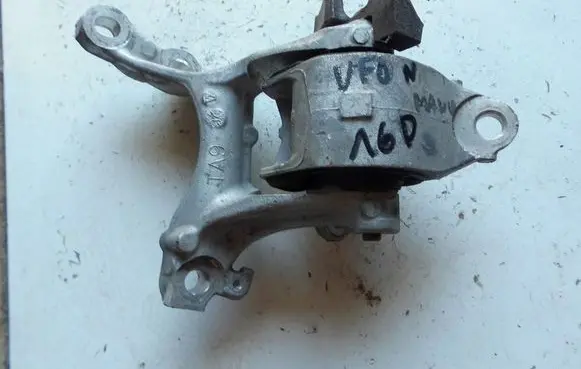 Honda Civic IX Gearbox mounting bracket 755446