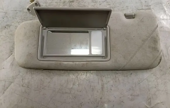Mitsubishi Grandis Sun visor