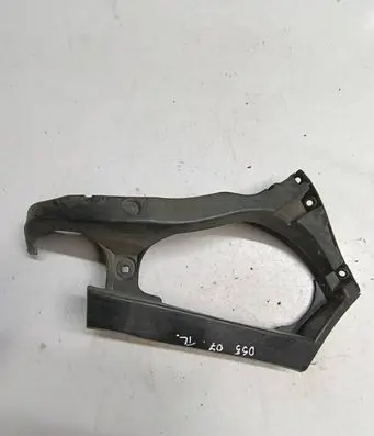 Rear bumper mounting bracket