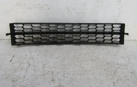 Skoda Octavia Mk3 (5E) Front grill 5E0853677