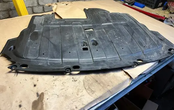 KIA Carens III Engine splash shield/under tray