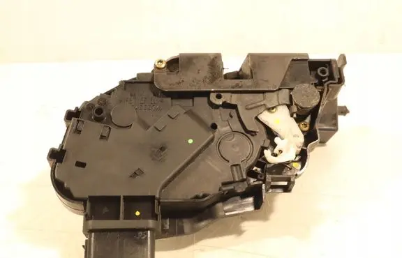 Volvo S40 Front door lock 30699154