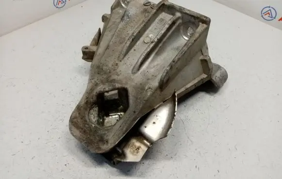 BMW X5 E70 Engine mounting bracket 6790022 22116790026