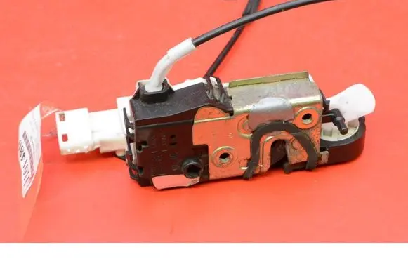 Peugeot 407 Front door lock 9660701980E