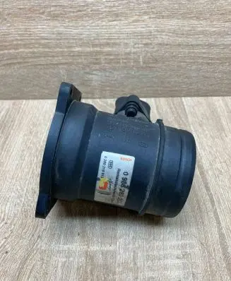 Audi A4 S4 B5 8D Mass air flow meter 06B133471 0280218013