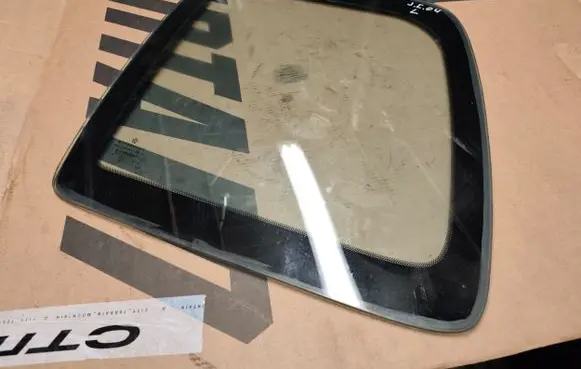 Jeep Cherokee III KJ Rear side window