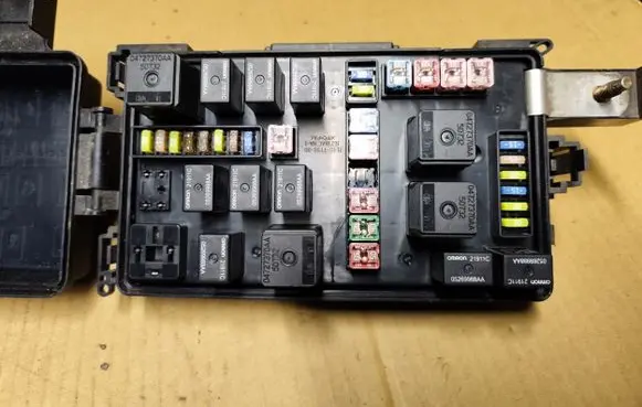 Chrysler 300 - 300C Fuse module P05087166AI