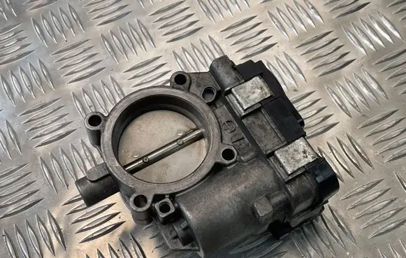 Volkswagen PASSAT B6 Throttle valve 03C133062D